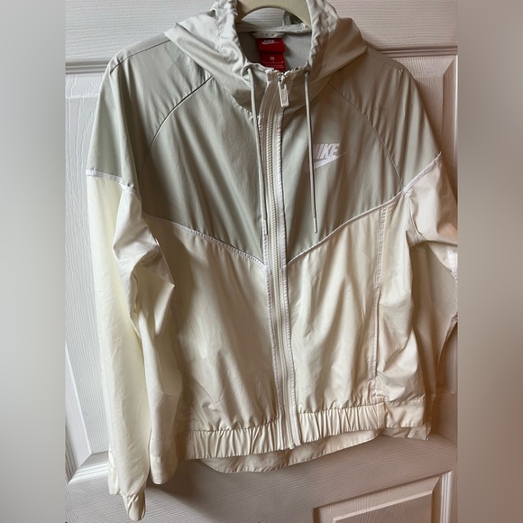 Nike Jackets & Blazers - Nike Cream, White, & Gray Windbreaker
